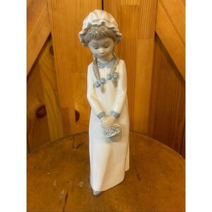 Vintage Lladro Zaphir Porcelain Figurine Girl in Bonnet w/ Flower Basket 10" (55
